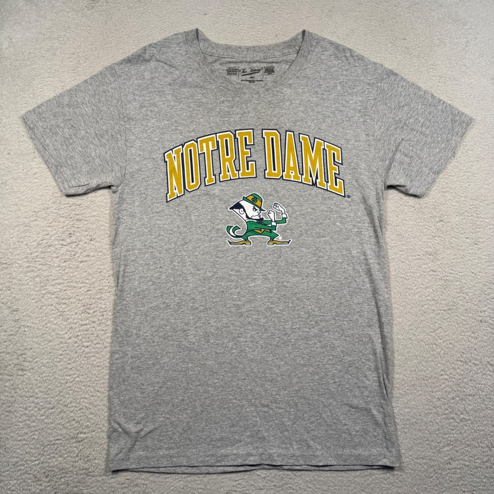 The Victory University of Notre Dame Fighting Irish T-Shirt Mens S Gray NCAA NWT